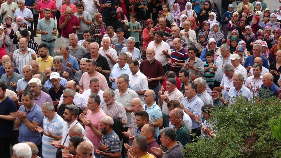 Pandemi Sonrası Mersin’den İlk Hacı Kafilesi Gözyaşları İle Yola Çıktı