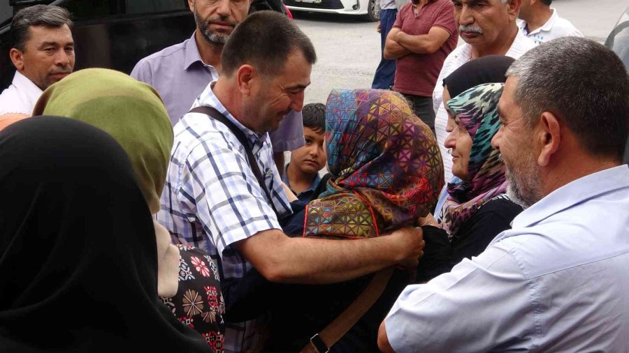 Pandemi Sonrası Mersin’den İlk Hacı Kafilesi Gözyaşları İle Yola Çıktı