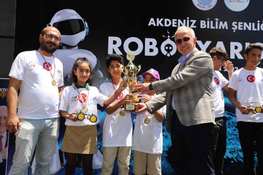 Akdeniz Belediyesinden Bilim Şenliği Ve Robot Yarışması