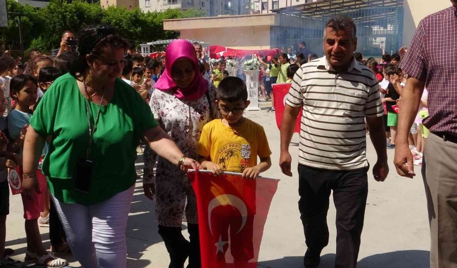 Polis Eskortuyla Evden Alındı, Okulunda Şampiyon Gibi Karşılandı