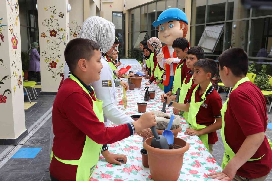 Konya Büyükşehir Ve İl Milli Eğitim İşbirliğinde Okullar Çiçek Açtı