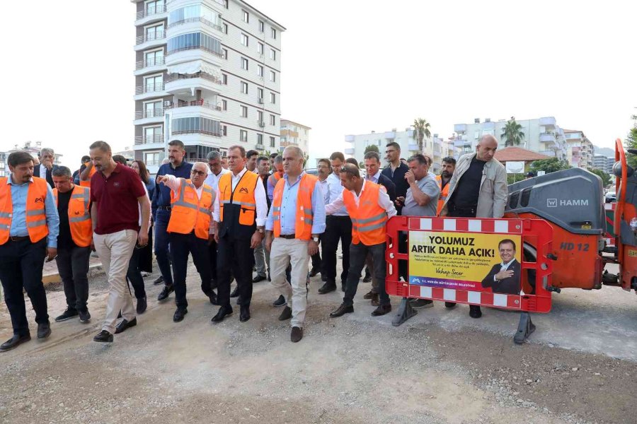 Seçer: "anamur’da Büyükşehre Ait Yol Ağında Sorun Bırakmayacağız"