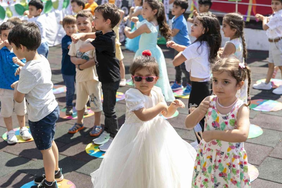 Mersin Büyükşehir Belediyesinin Kreşlerinde Minikler Karne Heyecanı Yaşadı