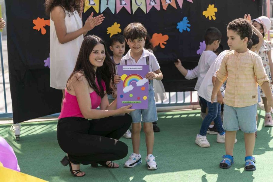 Mersin Büyükşehir Belediyesinin Kreşlerinde Minikler Karne Heyecanı Yaşadı