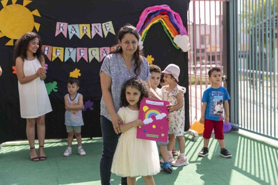 Mersin Büyükşehir Belediyesinin Kreşlerinde Minikler Karne Heyecanı Yaşadı