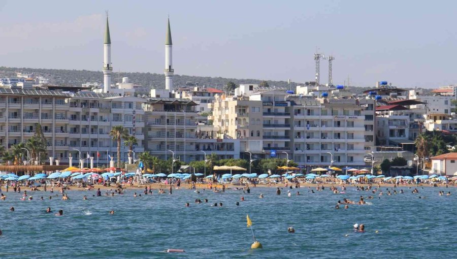 Yaz Tatili Başladı, Turizmin Merkezi Kızkalesi’nde Yoğunluk Arttı