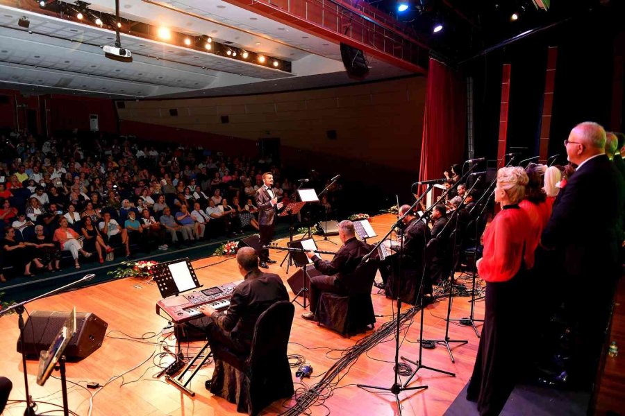 Kursiyerler ’bahar Esintileri’ Konserinde Sahne Deneyimi Yaşadı