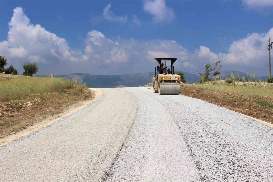 Erdemli’de 12 Mahallenin 40 Yıllık Yol Hasreti Sona Erdi