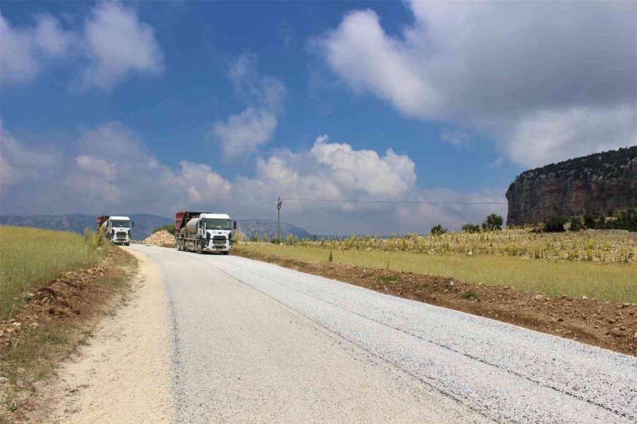 Erdemli’de 12 Mahallenin 40 Yıllık Yol Hasreti Sona Erdi