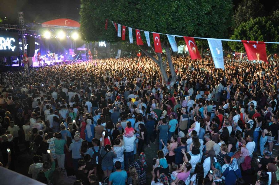 Kıraç Sahnede Silifke Yoğurdu Yedi