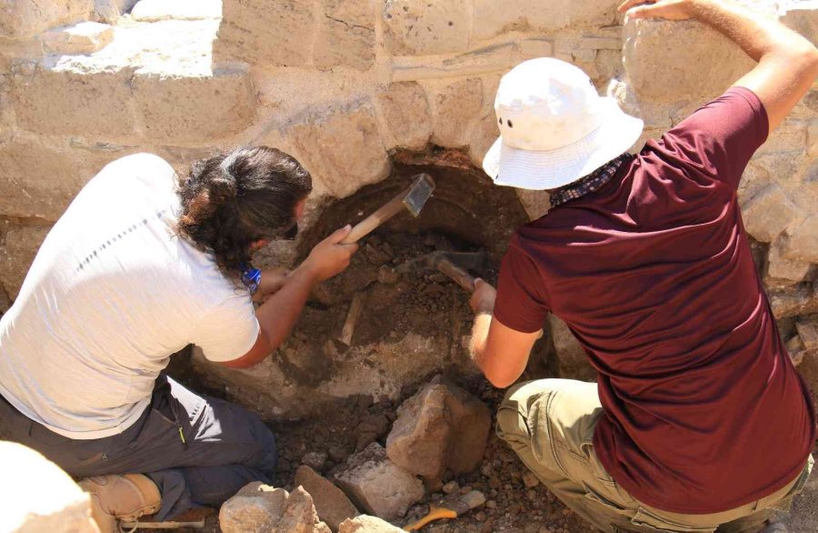 Antik Kentte 35 Yılda İlk Kez Bulundu: Bilezik Ve Hediyelerle Gömülmüş