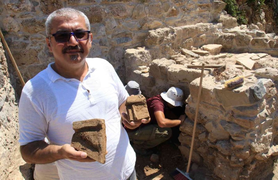 Antik Kentte 35 Yılda İlk Kez Bulundu: Bilezik Ve Hediyelerle Gömülmüş