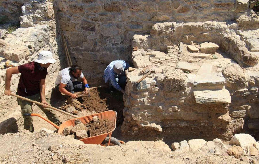 Antik Kentte 35 Yılda İlk Kez Bulundu: Bilezik Ve Hediyelerle Gömülmüş