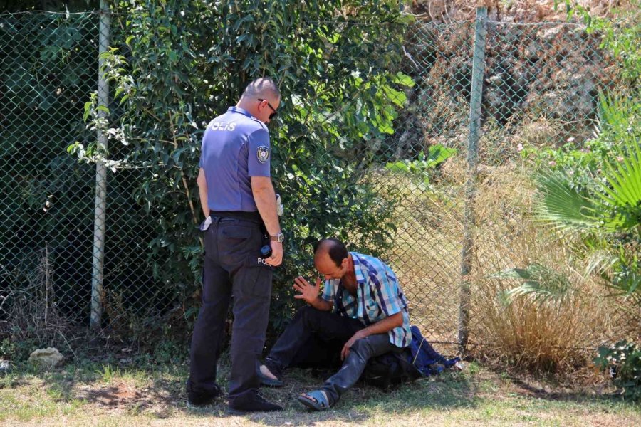 Sevgililerin Kıskançlık Kavgası, Araya Giren Genci Canından Bezdirdi