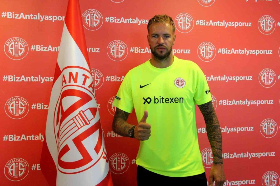 Antalyaspor’dan 3 İmza Birden