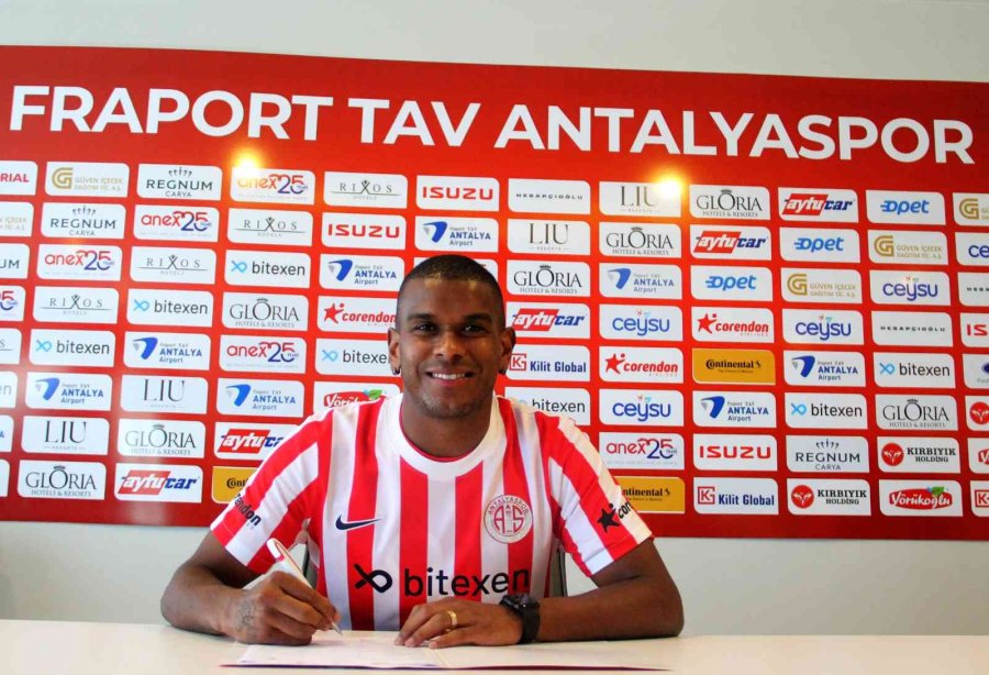 Antalyaspor’dan 3 İmza Birden