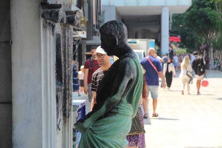 Romalı Heykelini Benzin Dökerek Yakan Şahıs Gözaltına Alındı