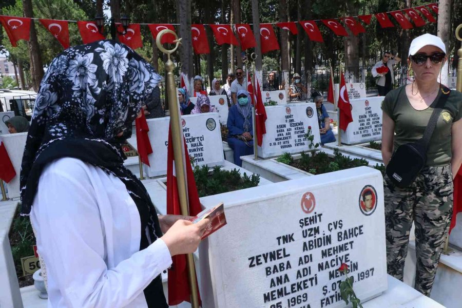 Şehit Annesi: "biz Mehmetçiklerimizin Sayesinde Ayaktayız, Bir Gitse De Bin Geliyor"