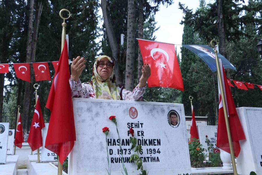 Şehit Annesi: "biz Mehmetçiklerimizin Sayesinde Ayaktayız, Bir Gitse De Bin Geliyor"