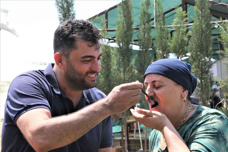 Kurban Kesimini Uzmanlar Halletti, Onlara Bayram Heyecanı Kaldı