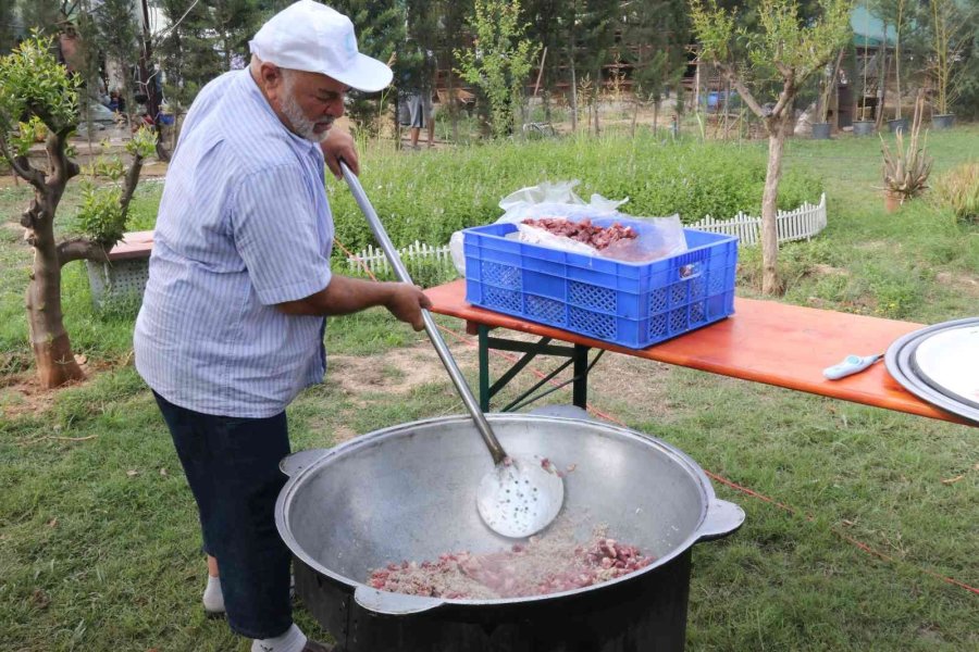 Kurban Kesimini Uzmanlar Halletti, Onlara Bayram Heyecanı Kaldı