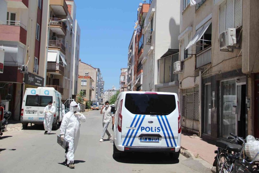 Geçen Yıl Evinde Çıkan Yangında Yaralanan Yaşlı Adam Evinde Ölü Bulundu