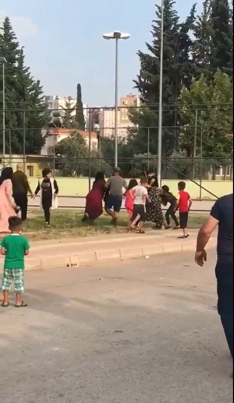 Kadınların Kavgası Erkekleri Aratmadı, Olan Çocuklara Oldu