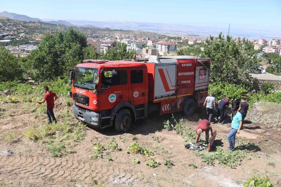 Kayseri’de İtfaiye Aracı Devrildi, 4 İtfaiye Eri Yaralandı