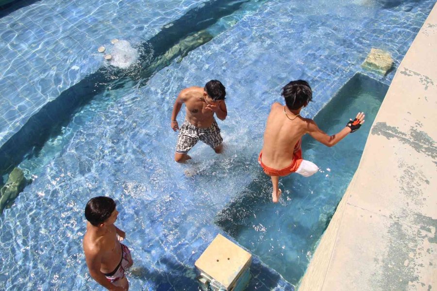 Çocukların Süs Havuzunda 5 Yıldızlı Otel Konseptinde Kıskandıran Eğlencesi