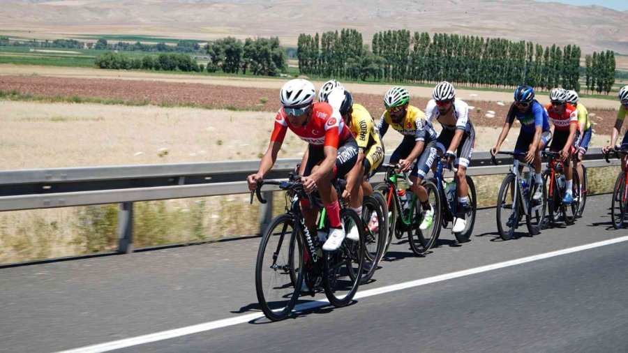 Uluslararası Yol Bisiklet Yarışları Grand Prix Erciyes Etabı Başladı