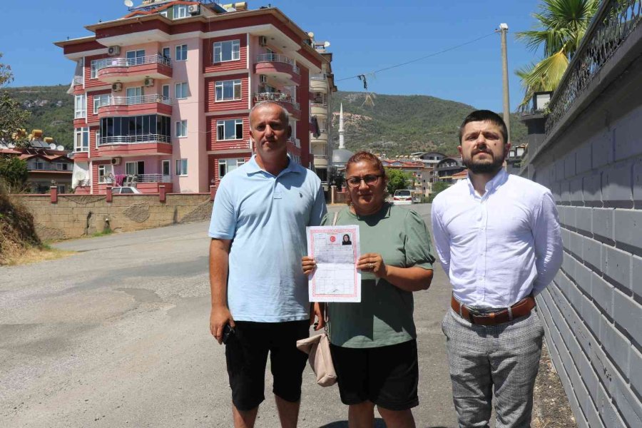 Danimarka’dan Gelen Gurbetçi Aile Evlerine Yerleşmiş Birini Görünce Şaşkına Döndü