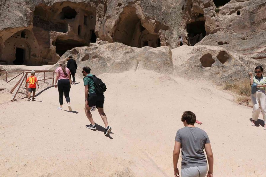 Kapadokya’nın Girş Kapısındaki Selime Katedrali’ne Ziyaretçi İlgisi Arttı