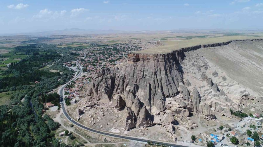 Kapadokya’nın Girş Kapısındaki Selime Katedrali’ne Ziyaretçi İlgisi Arttı