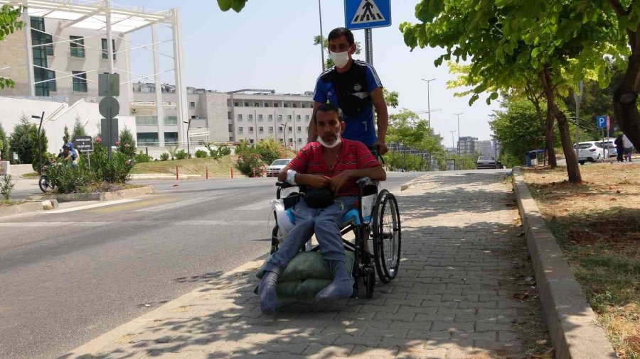 20 Gündür Ameliyat Olmayı Bekleyen Engelli Adam "teşhis Koyamıyoruz" Denilerek Taburcu Edildi