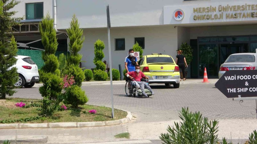 20 Gündür Ameliyat Olmayı Bekleyen Engelli Adam "teşhis Koyamıyoruz" Denilerek Taburcu Edildi