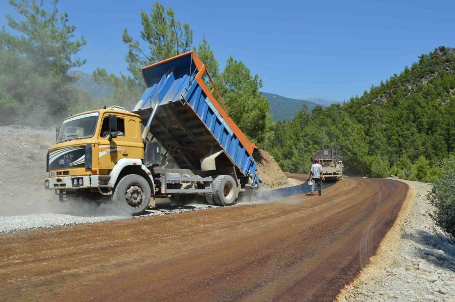 Karabucak Yolu Asfaltlanıyor