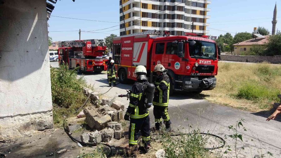 Müstakil Evde Çıkan Yangın Söndürüldü