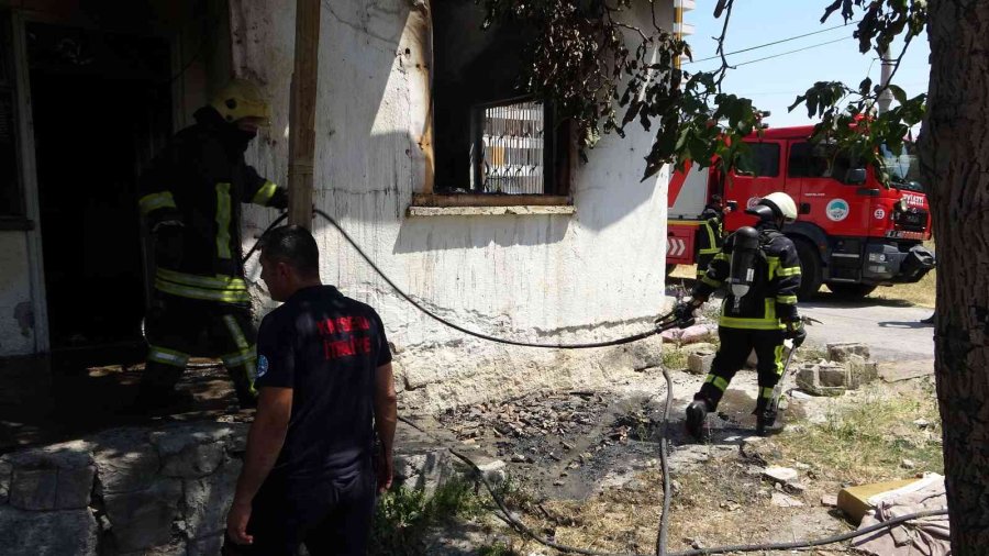 Müstakil Evde Çıkan Yangın Söndürüldü