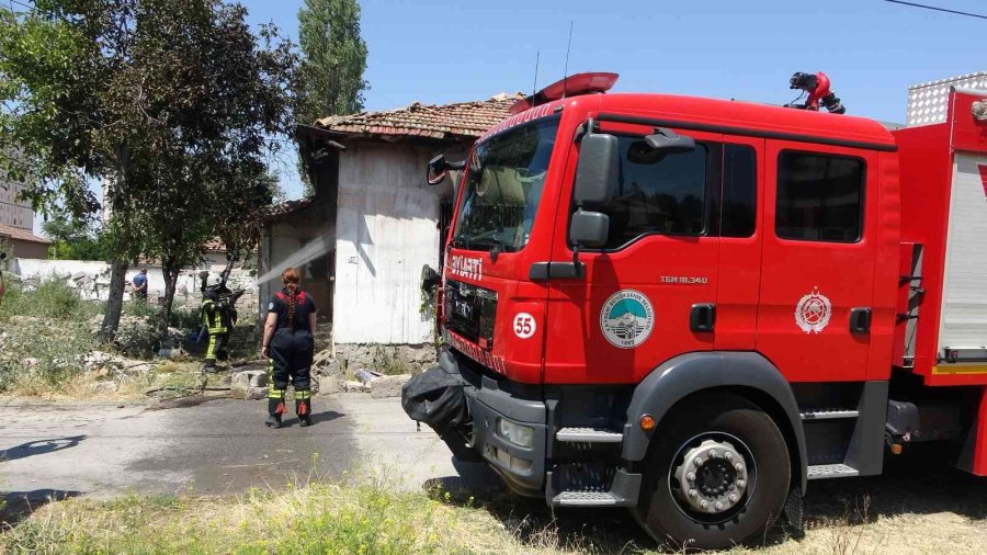 Müstakil Evde Çıkan Yangın Söndürüldü