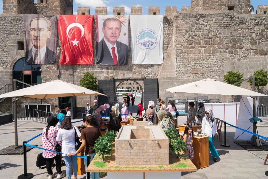 Kayseri Altın Eller Geleneksel El Sanatları Festivali’ne Yoğun İlgi