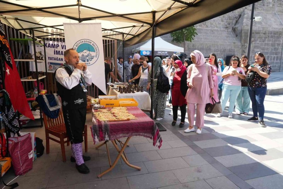 Kayseri Altın Eller Geleneksel El Sanatları Festivali’ne Yoğun İlgi