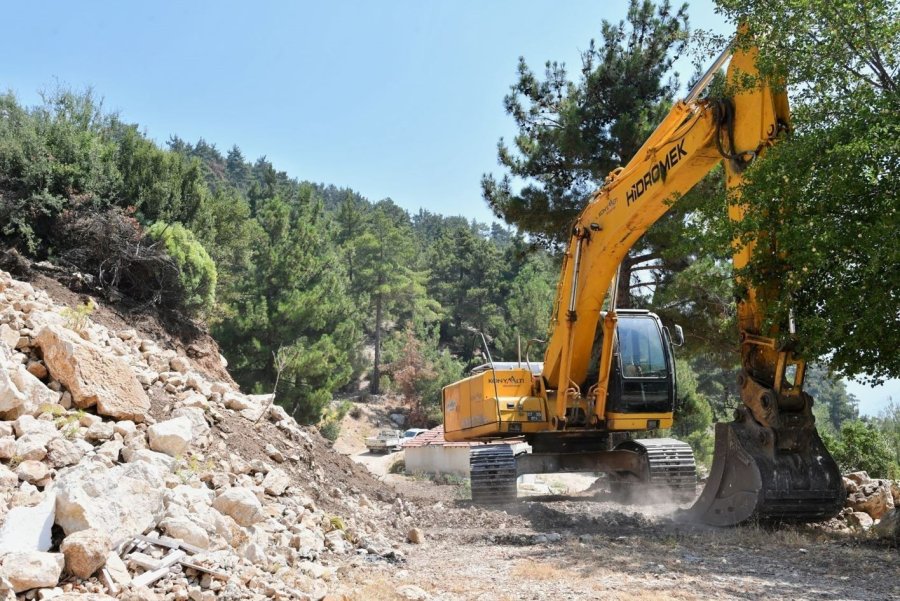 Konyaaltı Belediyesinden Yarbaş Çandır’da Yol Çalışması