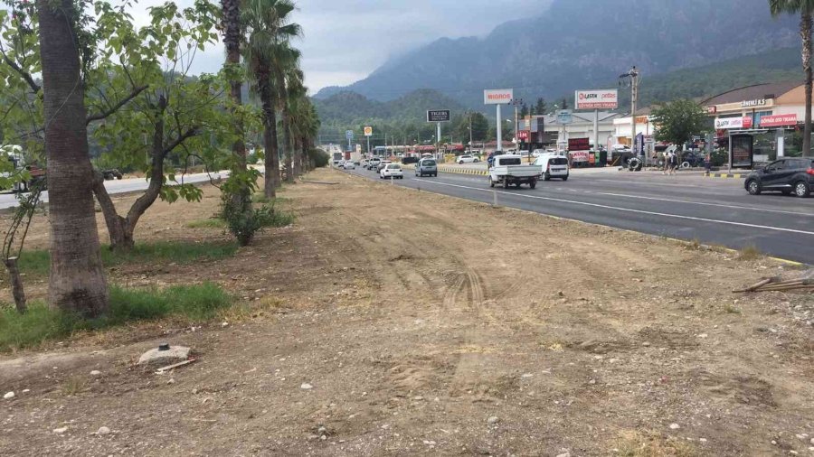 Kemer’de Yeşil Alanlara Bakım Ve Onarım Çalışması