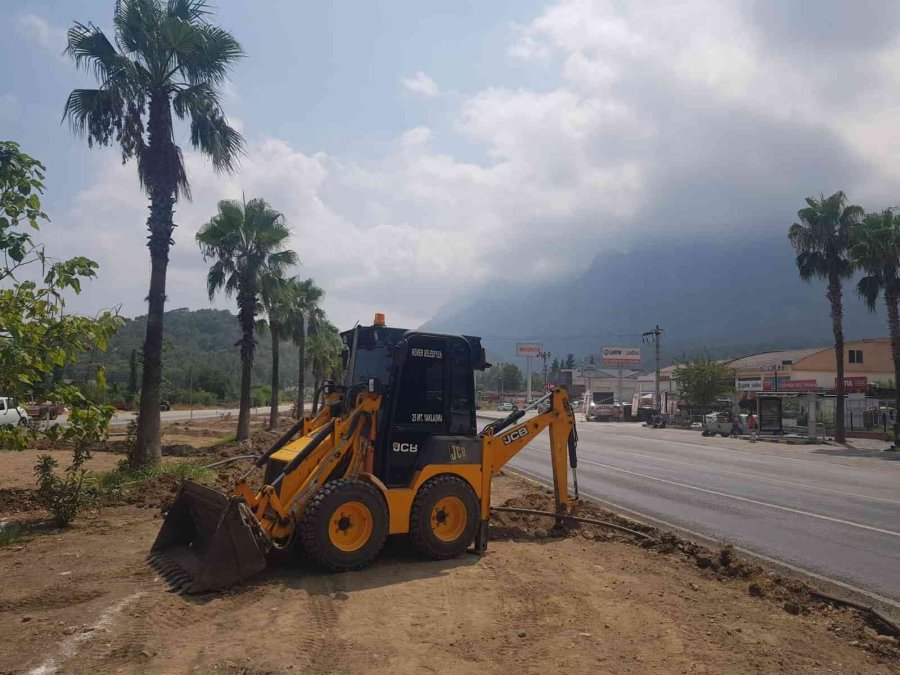 Kemer’de Yeşil Alanlara Bakım Ve Onarım Çalışması