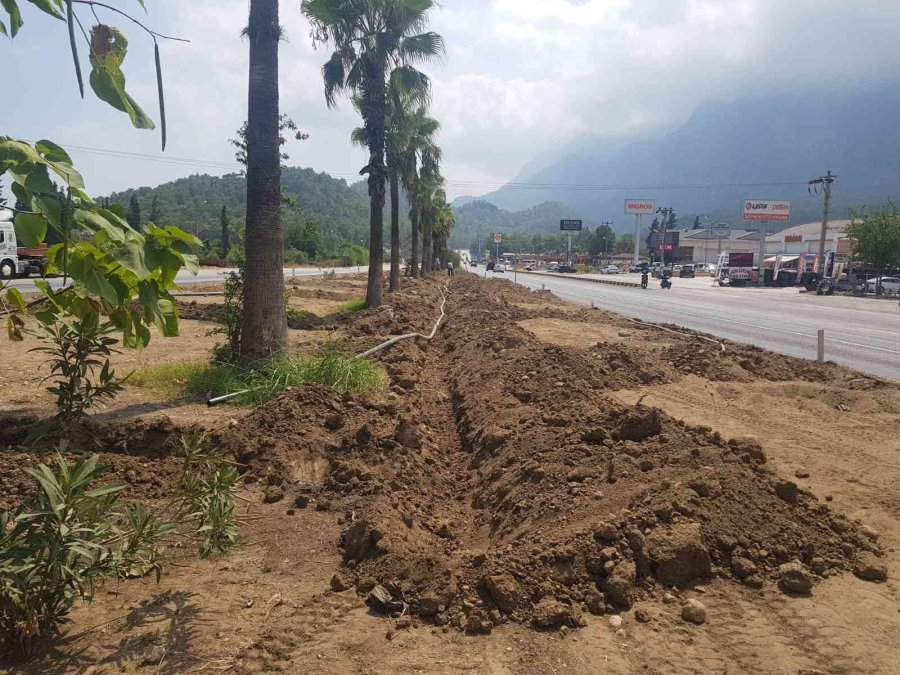 Kemer’de Yeşil Alanlara Bakım Ve Onarım Çalışması