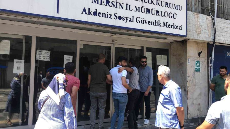 Sgk Önünde Silahı Başına Dayadı, Korku Dolu Anlar Yaşattı