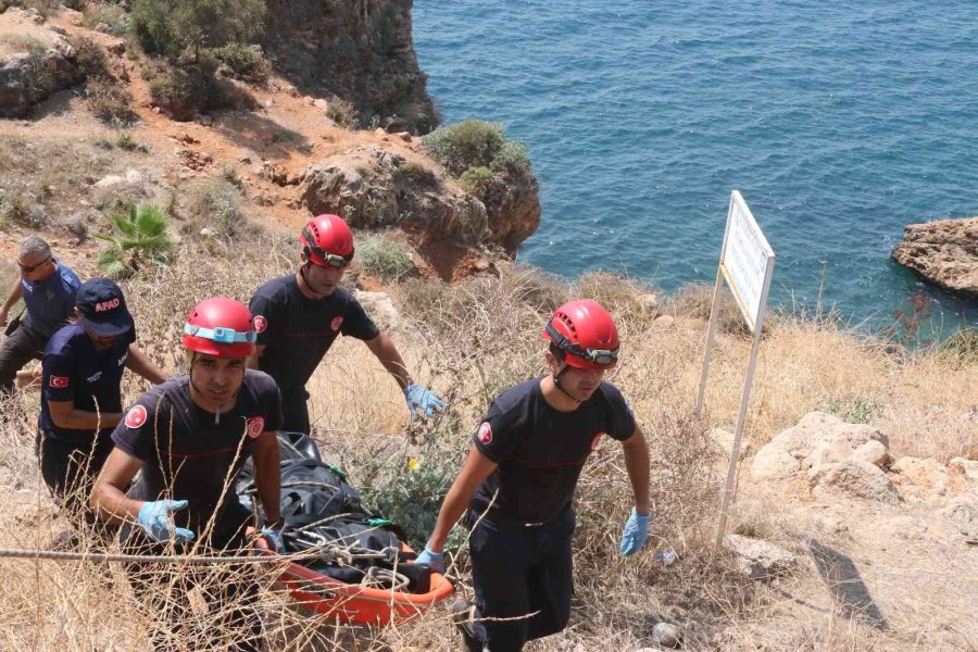 İki Gündür Kayıp Olan Gencin Cesedi Falezlerde Bulundu, Meraklı Vatandaşların İnadı Pes Dedirtti