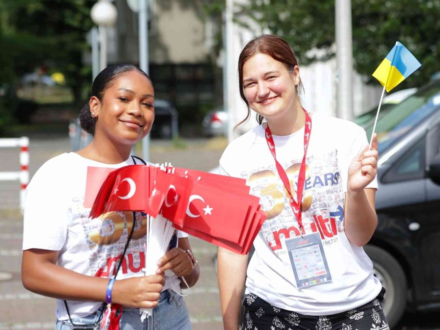 ’kardeş Şehirler’ Programı İle Almanya’ya Giden Öğrenciler Mersin’e Döndü