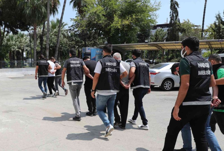 Mersin’deki 2 Milyon Uyuşturucu Hap Operasyonunun Zanlıları Adliyeye Sevk Edildi