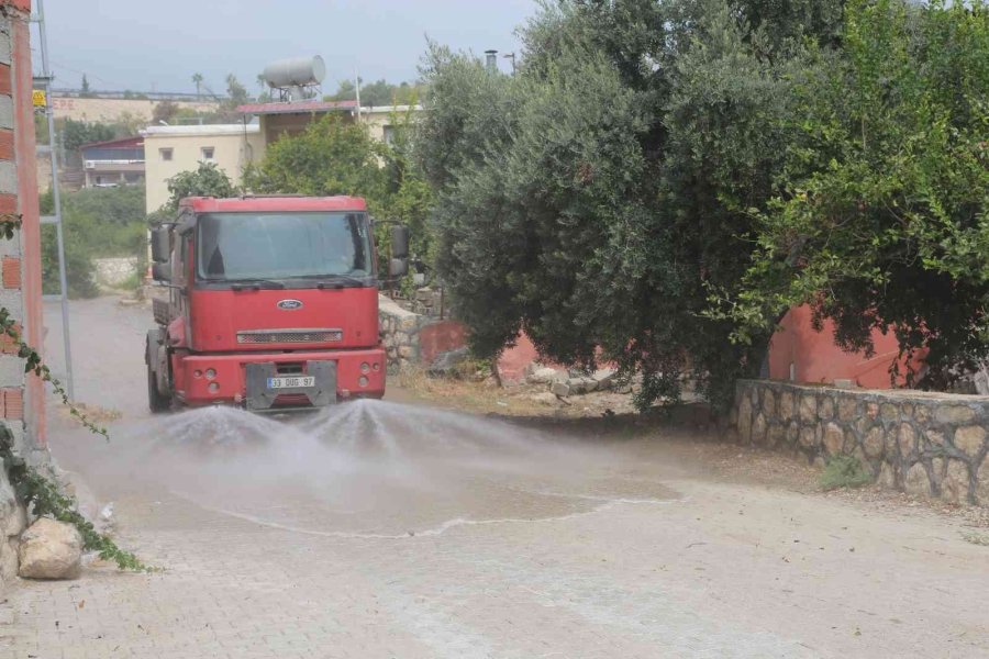 Toroslar’da Mahalleler Temizleniyor